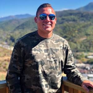 Meet your Posher, Logan